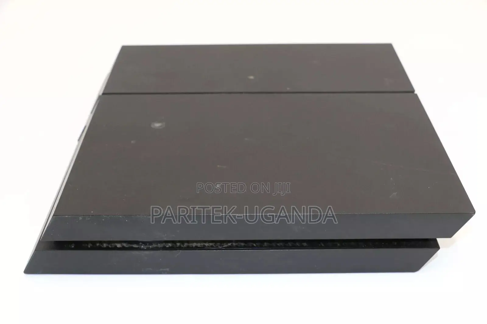 Playstation 4 Standerd With 1 Pad and a Game