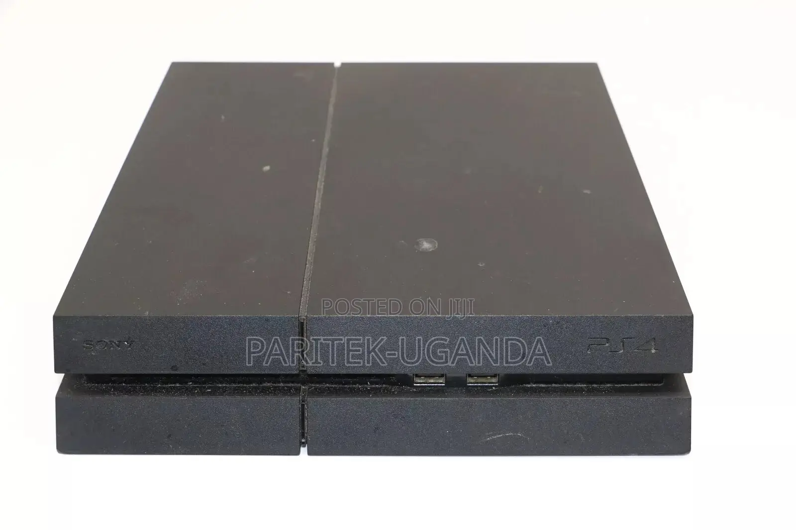 Playstation 4 Standerd With 1 Pad and a Game
