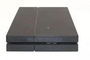 Playstation 4 Standerd With 1 Pad and a Game