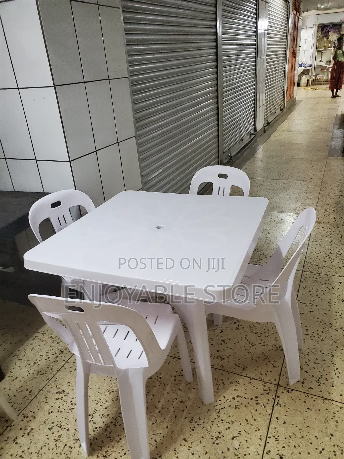 Bar/Restaurant Plastic White Table and Chairs