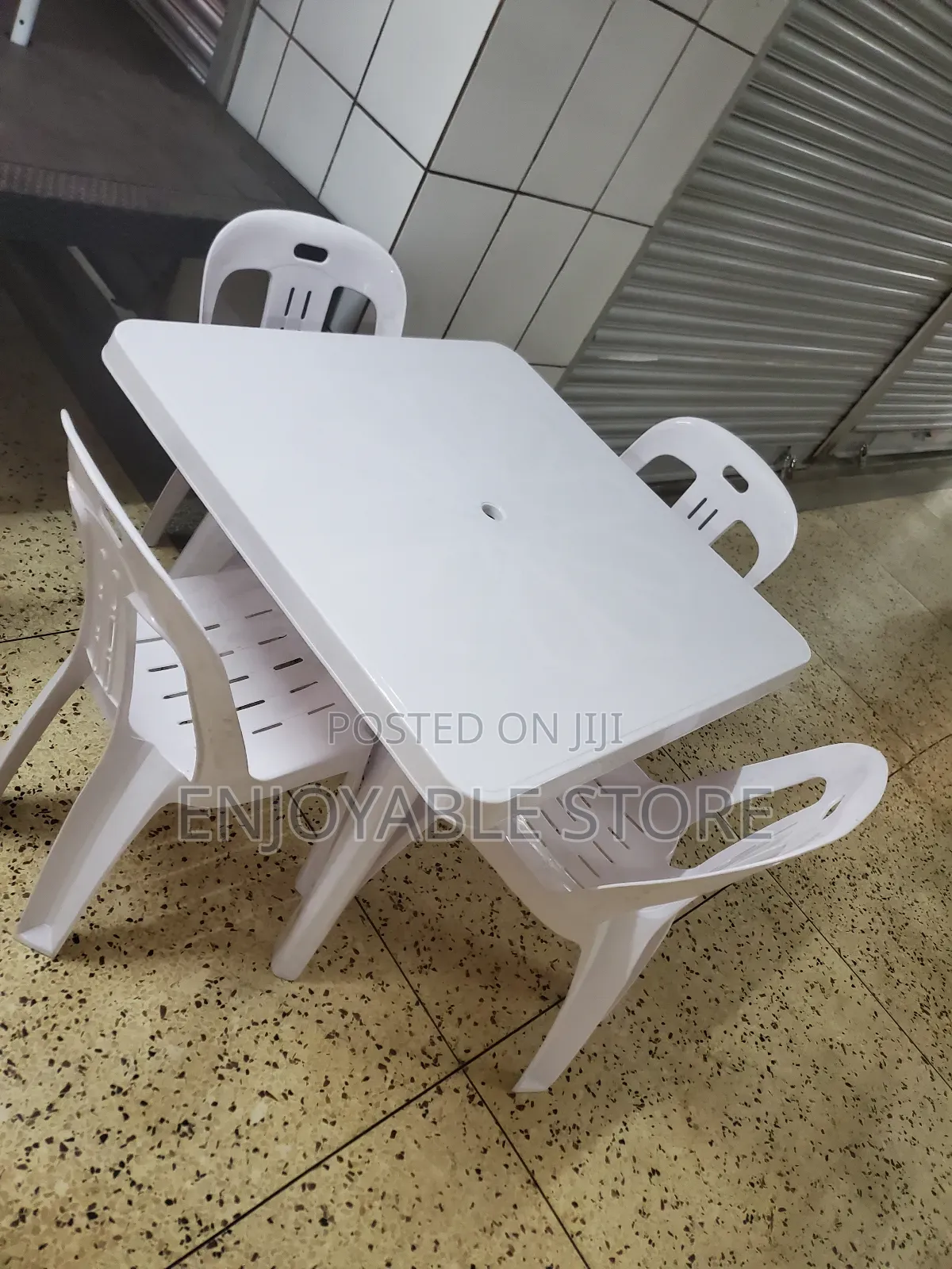 Bar/Restaurant Plastic White Table and Chairs