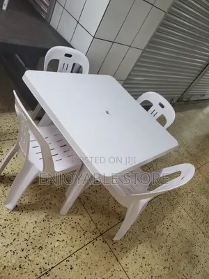 Bar/Restaurant Plastic White Table and Chairs