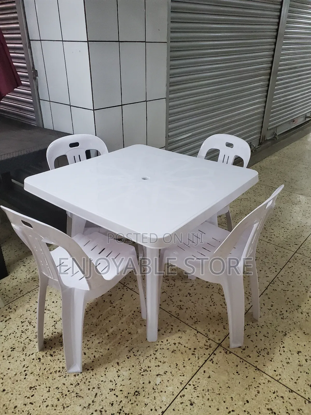 Bar/Restaurant Plastic White Table and Chairs