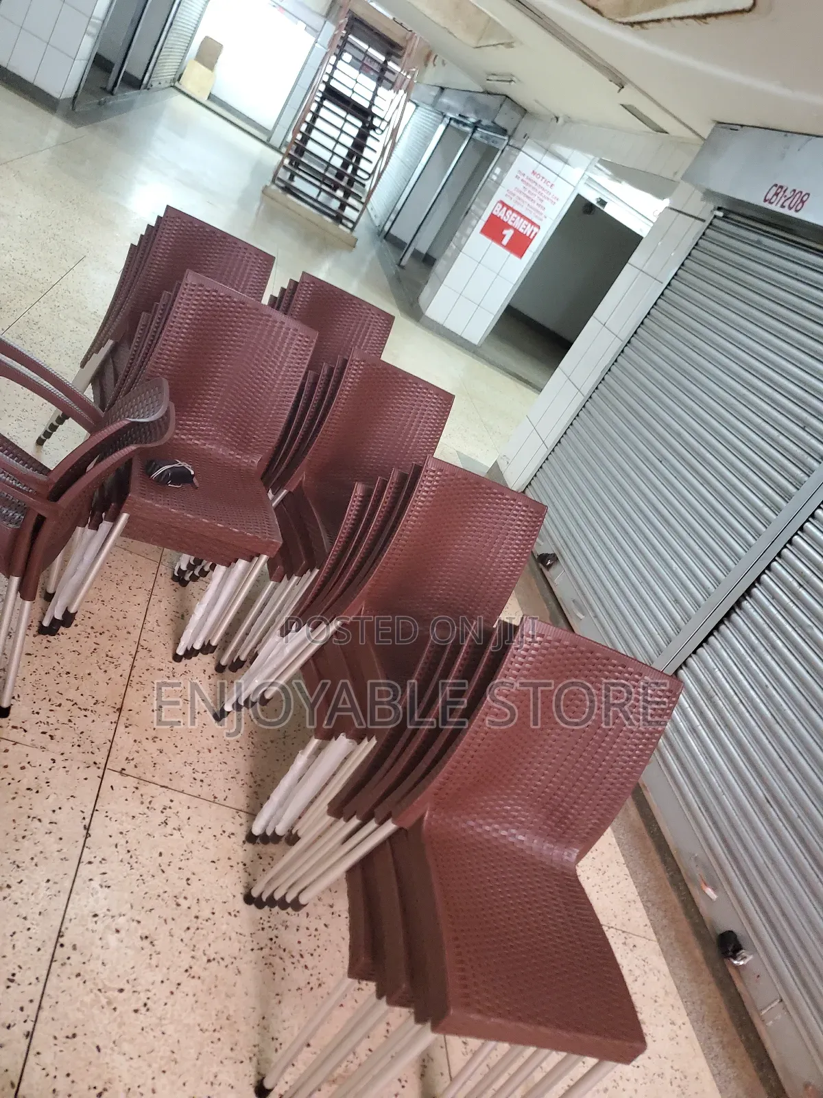 Executive Plastic Chairs/Plastic Chairs Crown