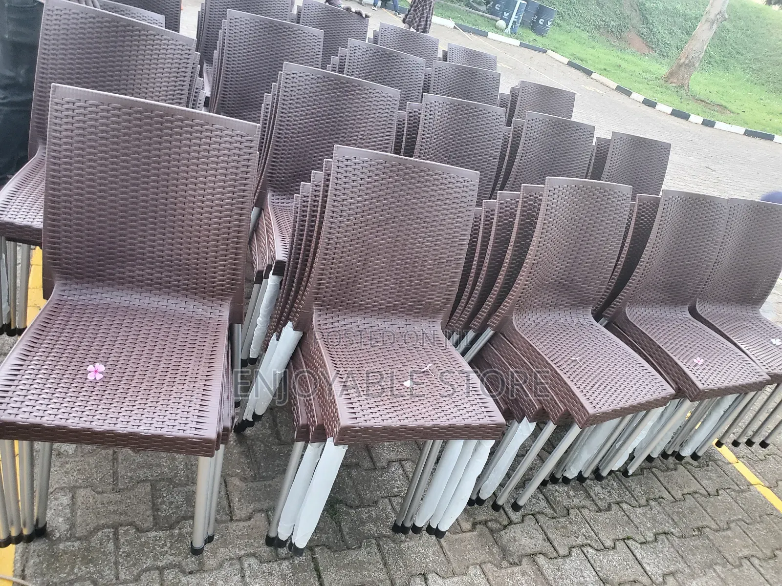 Executive Plastic Chairs/Plastic Chairs Crown