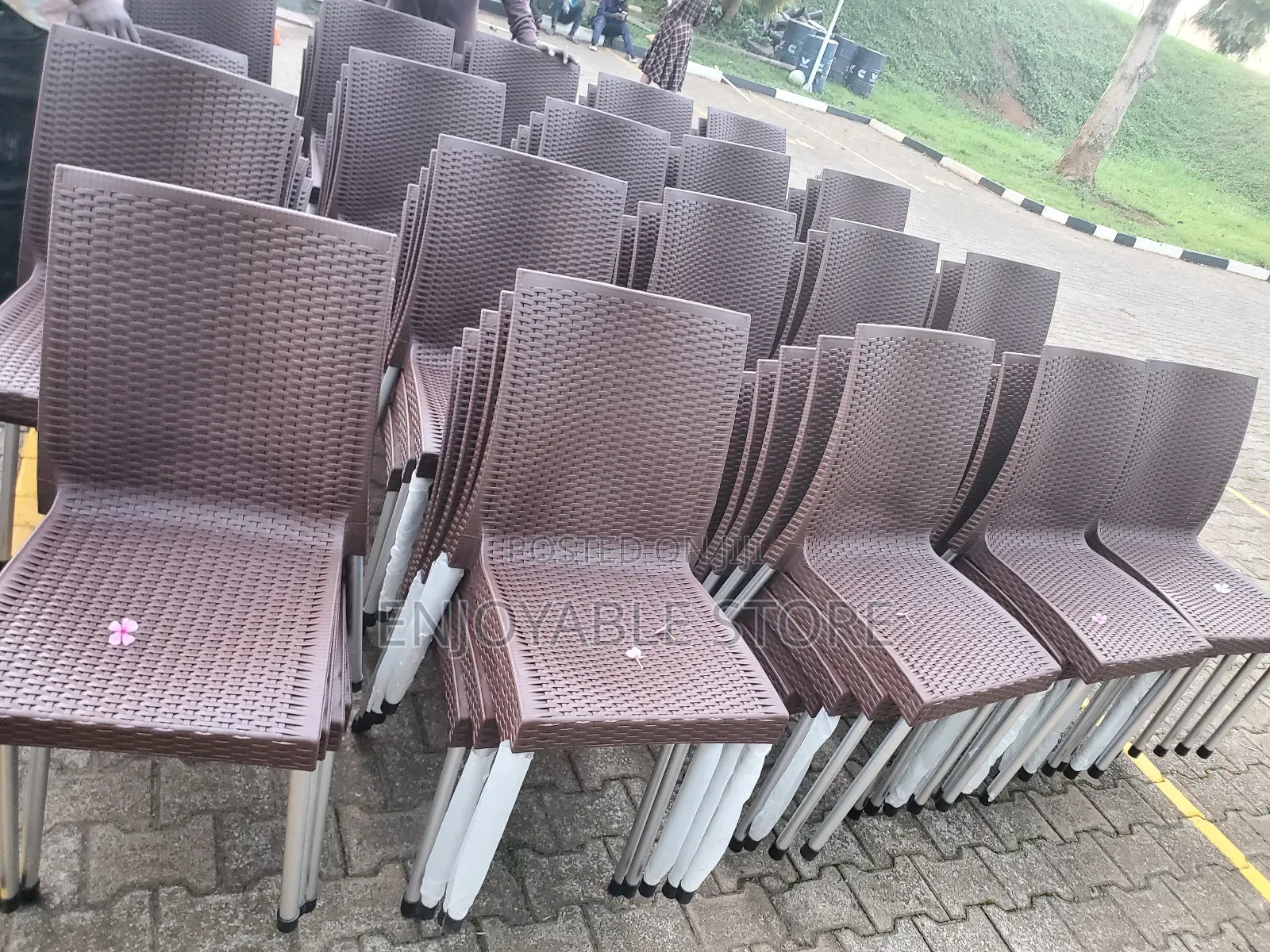 Executive Plastic Chairs/Plastic Chairs Crown