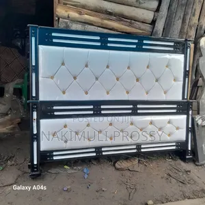 5x6ft White and Black Bed