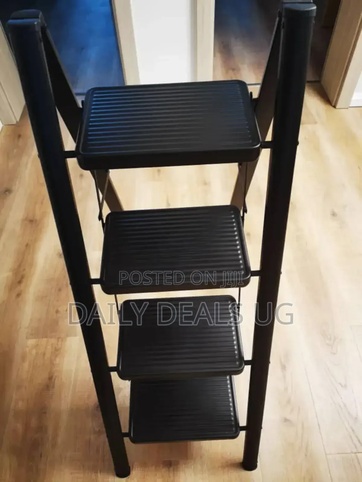 Metallic Adjustable Ladder