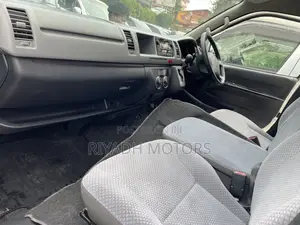 Toyota HiAce 2011 White