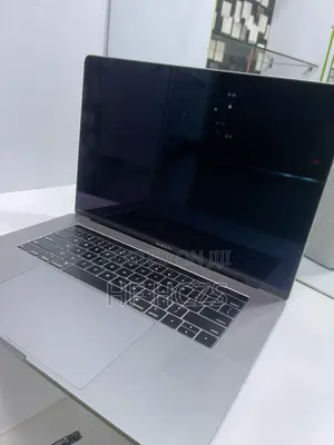 Laptop Apple MacBook Pro 2017 16GB Intel Core i7 SSHD (Hybrid) 512GB
