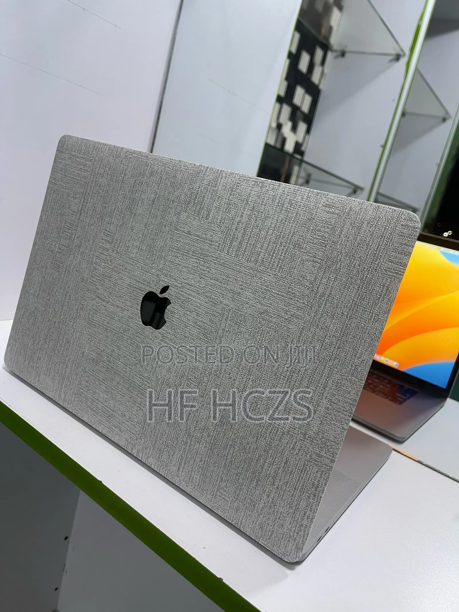 Laptop Apple MacBook Pro 2017 16GB Intel Core i7 SSHD (Hybrid) 512GB