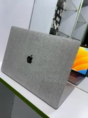 Laptop Apple MacBook Pro 2017 16GB Intel Core i7 SSHD (Hybrid) 512GB