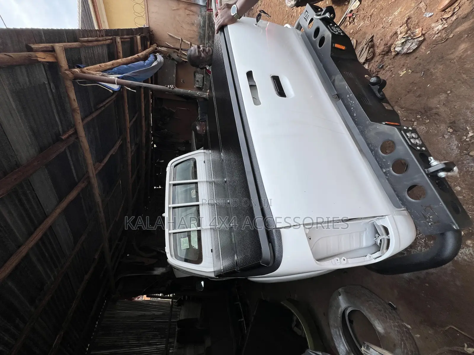 Aluminum Coated Hard Trifold Tonneau Cover