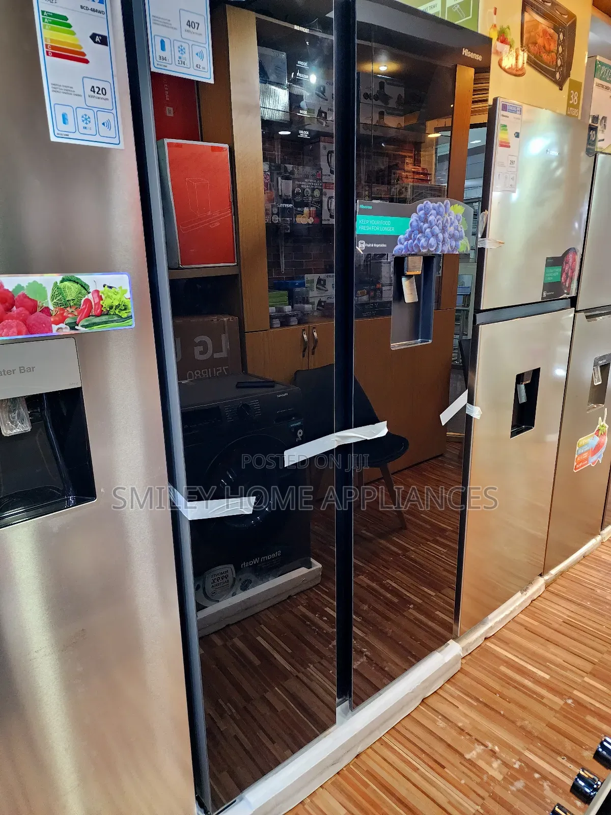 Hisense 670ltrs Black Mirror Finish With a Dispenser