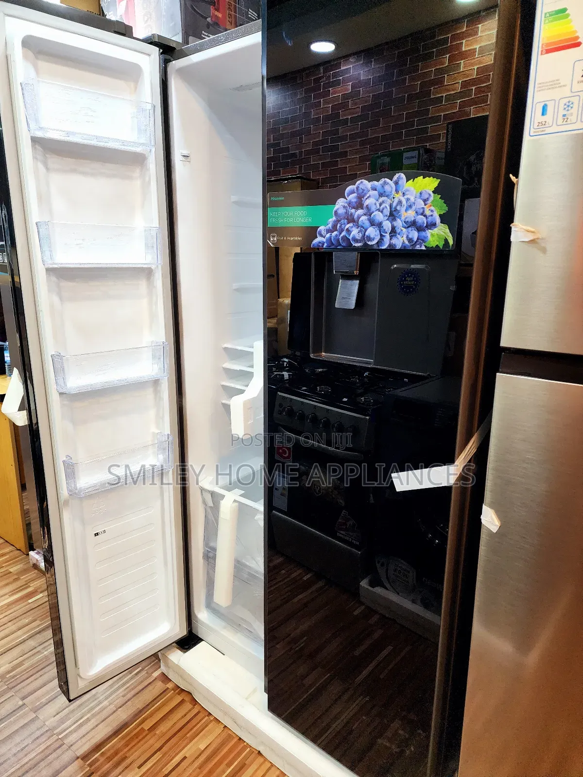 Hisense 670ltrs Black Mirror Finish With a Dispenser