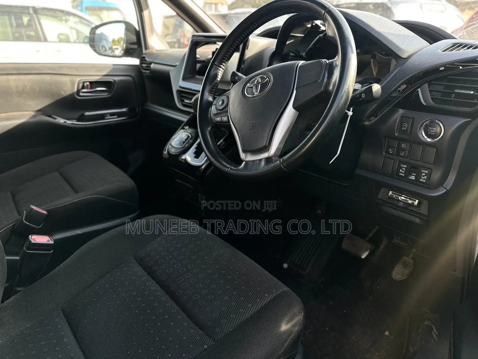 Toyota Noah 2.0 FWD (8 Seater) 2017 Silver