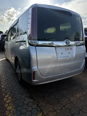 Toyota Noah 2.0 FWD (8 Seater) 2017 Silver