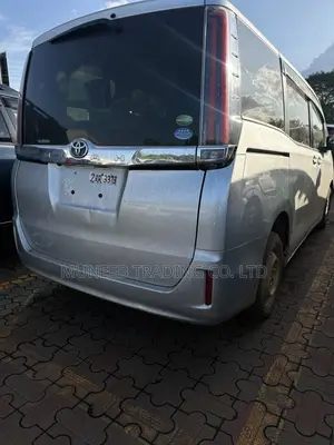 Toyota Noah 2.0 FWD (8 Seater) 2017 Silver