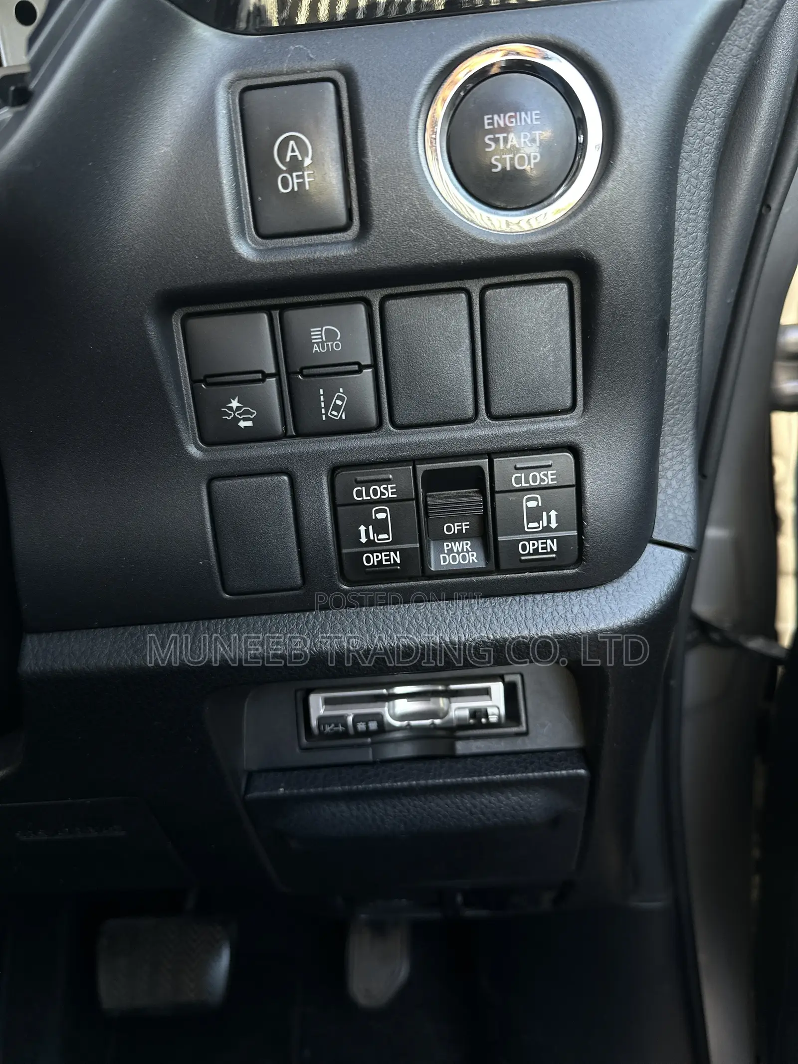Toyota Noah 2.0 FWD (8 Seater) 2017 Silver