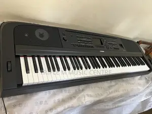 Yamaha DGX 670