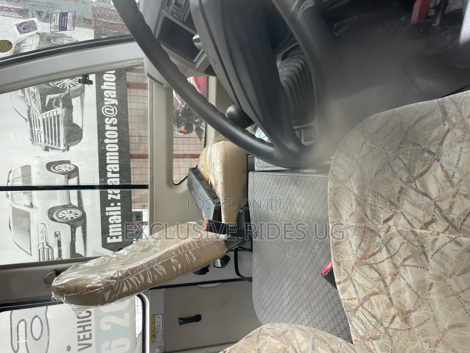 Mitsubishi Fuso Rosa 2012 White