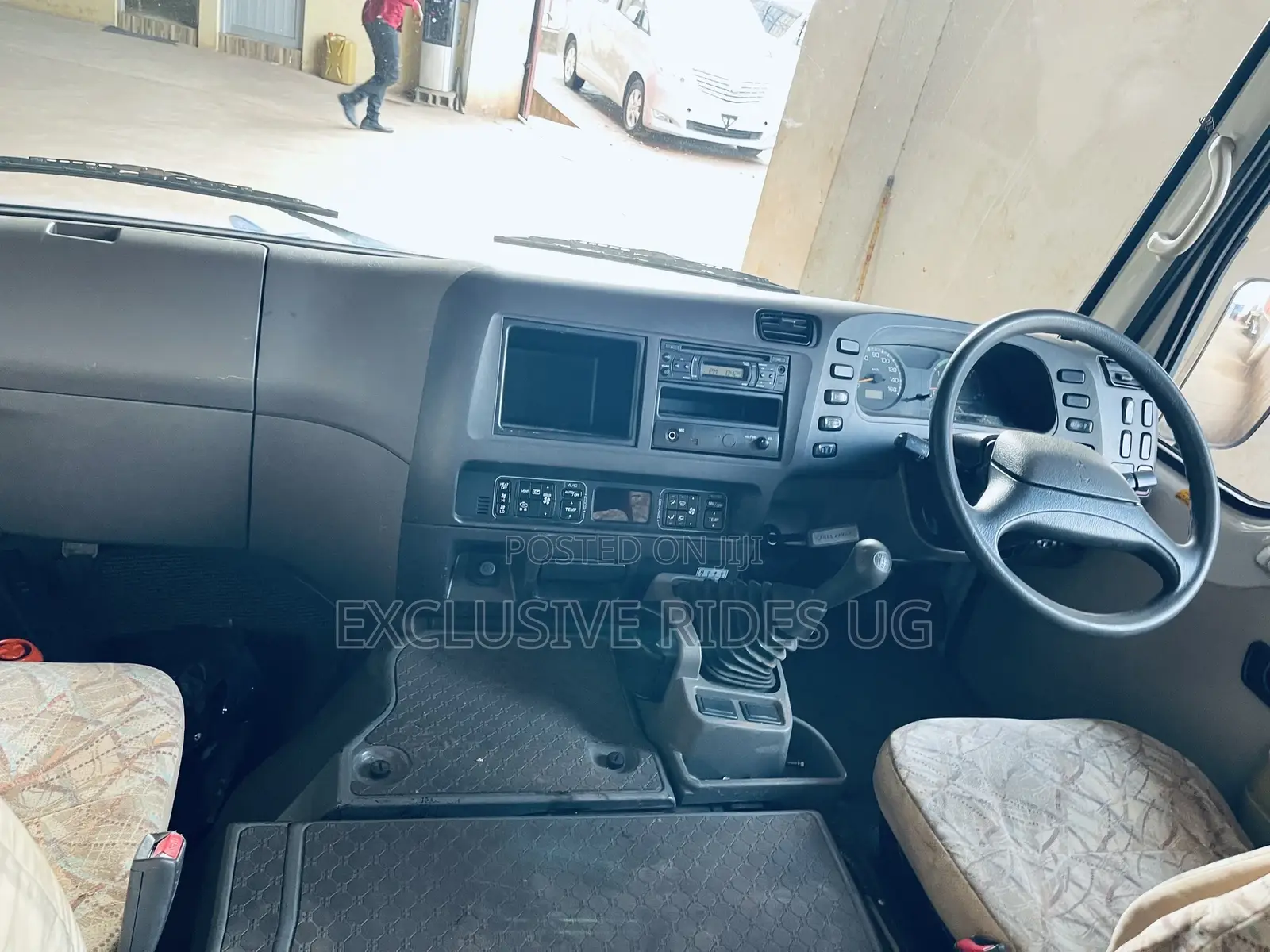 Mitsubishi Fuso Rosa 2012 White