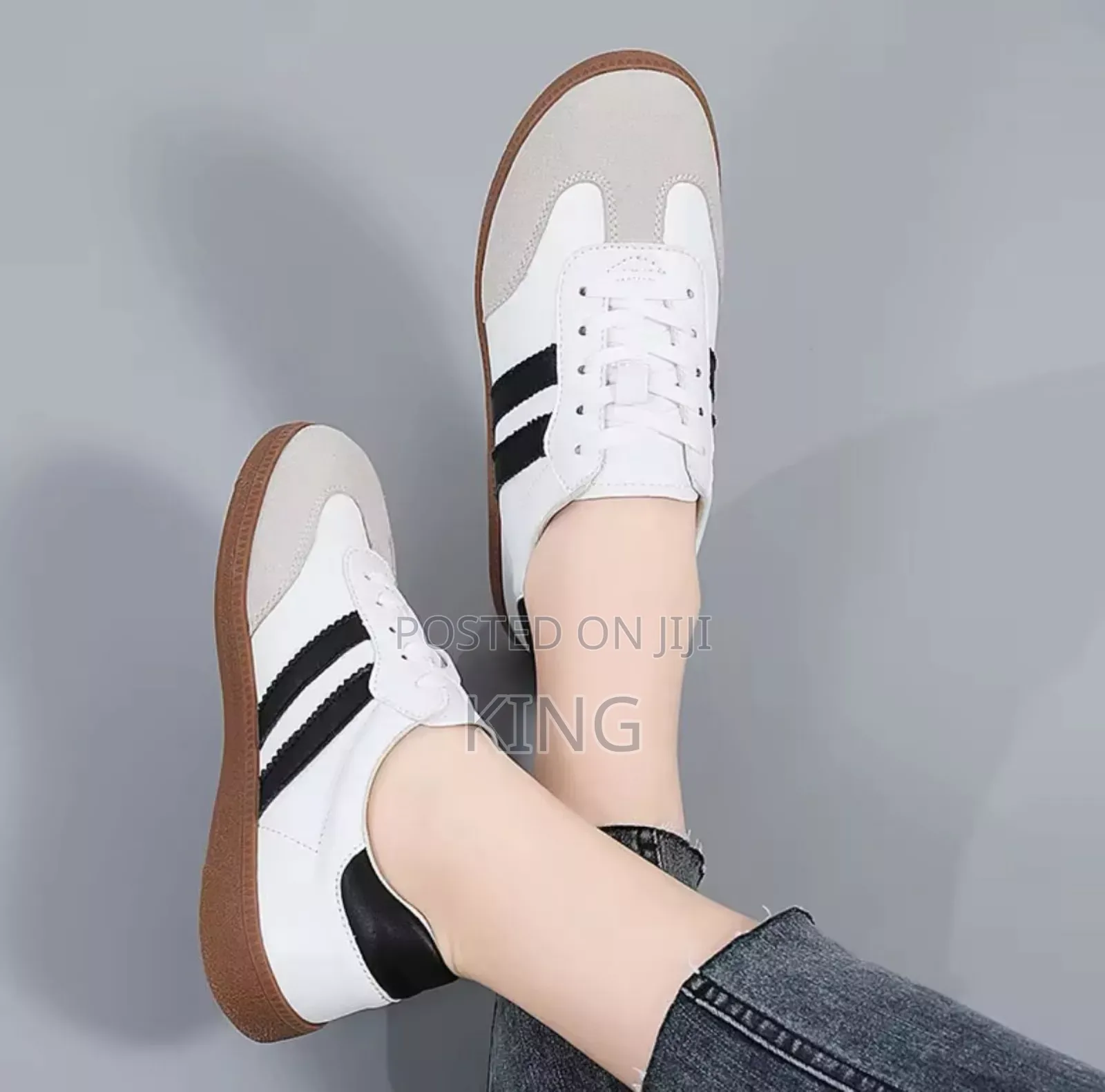 Factual Stylish Sneakers. Lit Samba