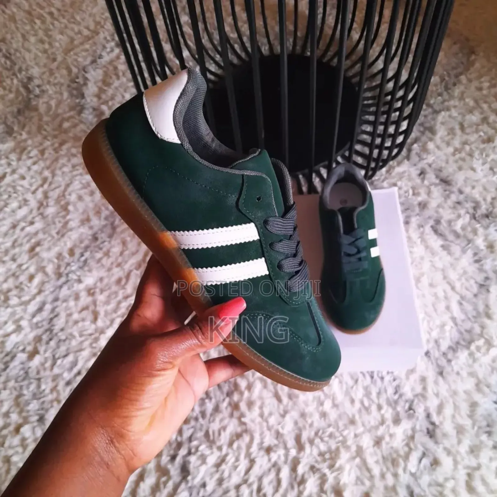 Vogue Stylish Sneakers. Lit Samba