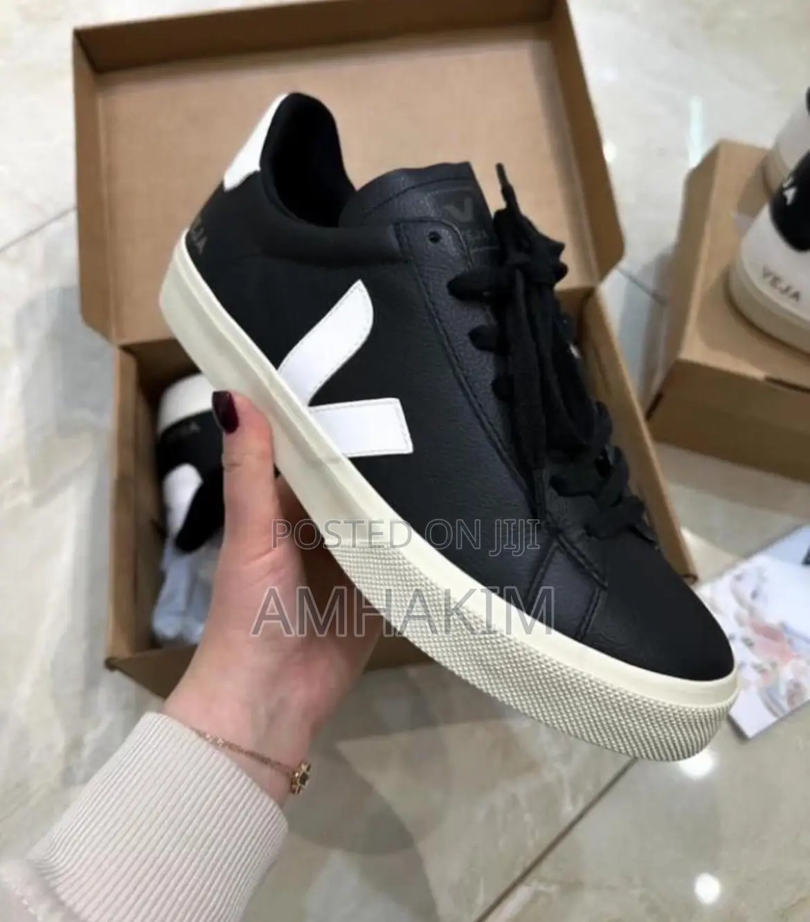 New Classic Veja Low Leathe Sneakers in Stock