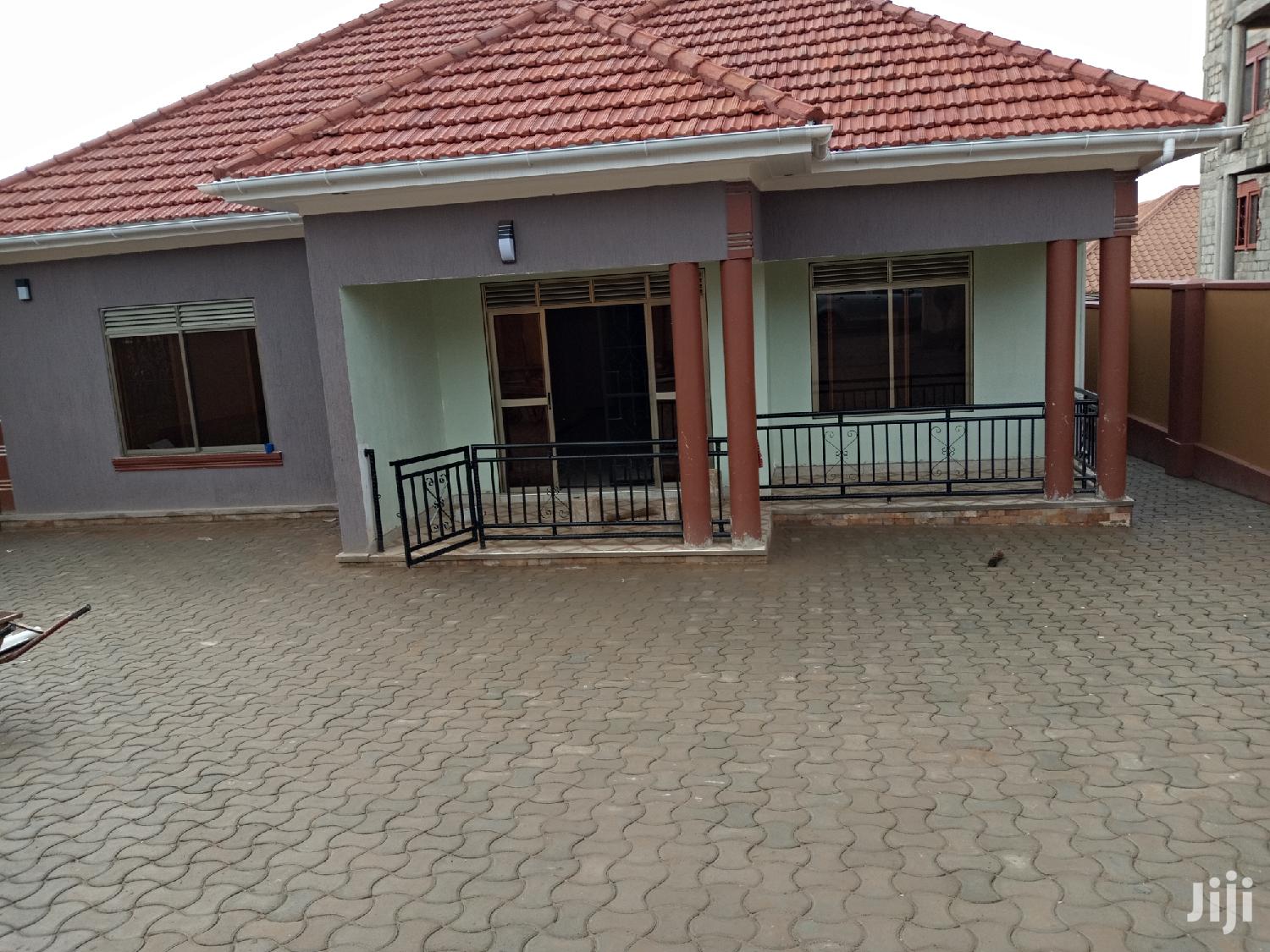 Namugongo Buto Tarmacked Neighborhood House for Sell