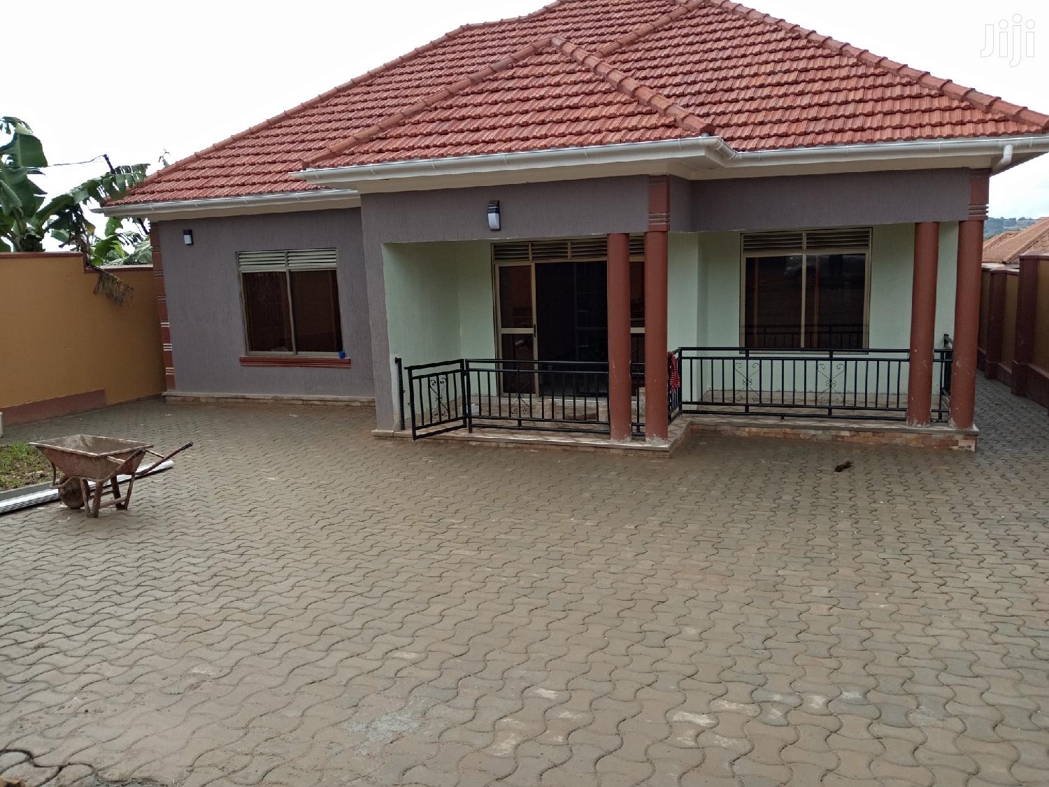 Namugongo Buto Tarmacked Neighborhood House for Sell