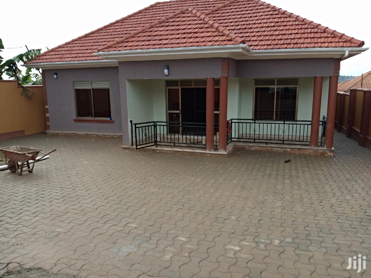 Namugongo Buto Tarmacked Neighborhood House for Sell
