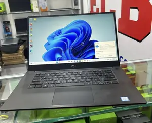 New Laptop Dell XPS 15 (9560) 16GB Intel Core I7 SSD 500GB