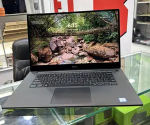 New Laptop Dell XPS 15 (9560) 16GB Intel Core I7 SSD 500GB