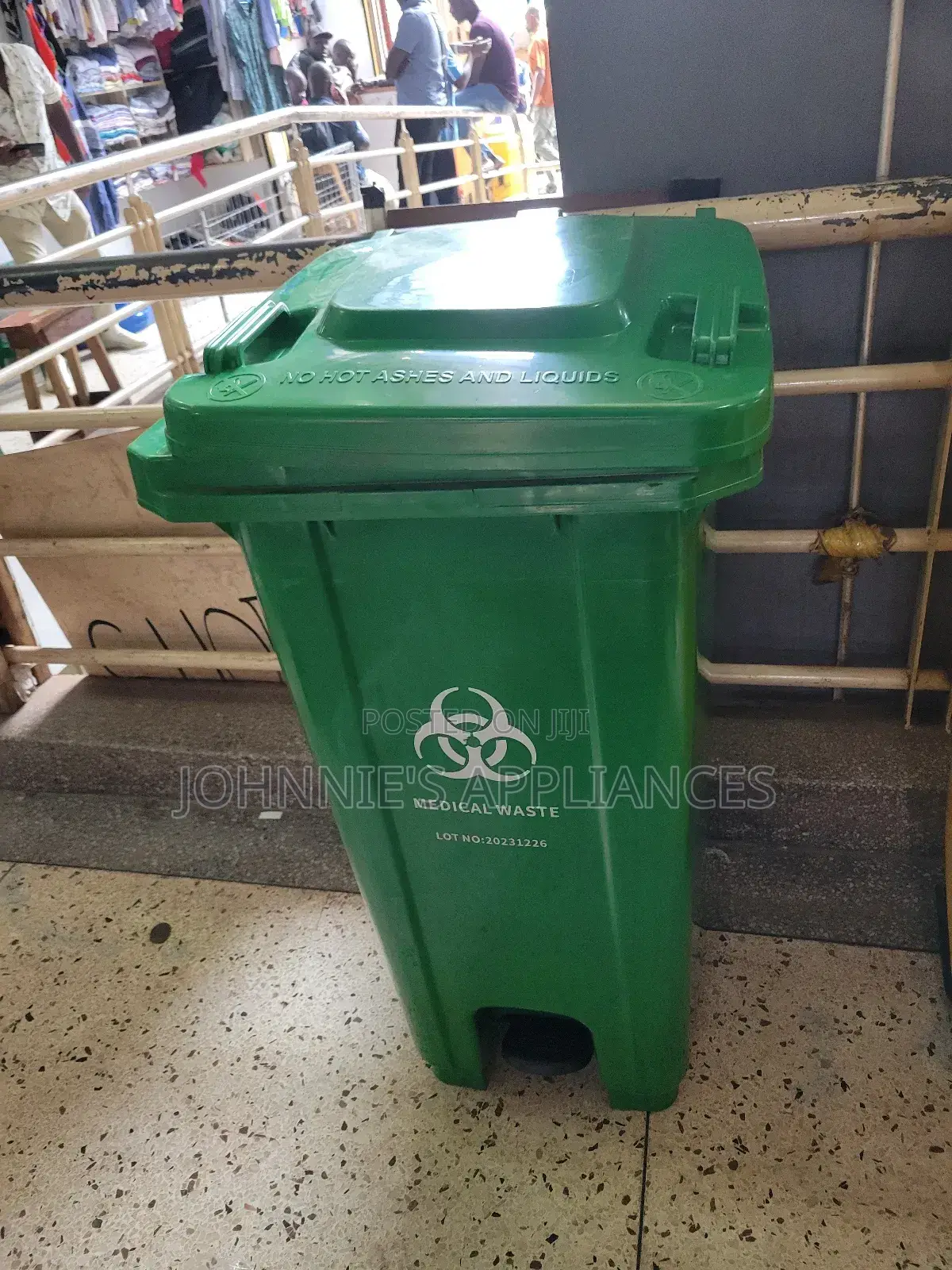 Medical Plastic Waste Bins With Wheels $ Peddle 120l