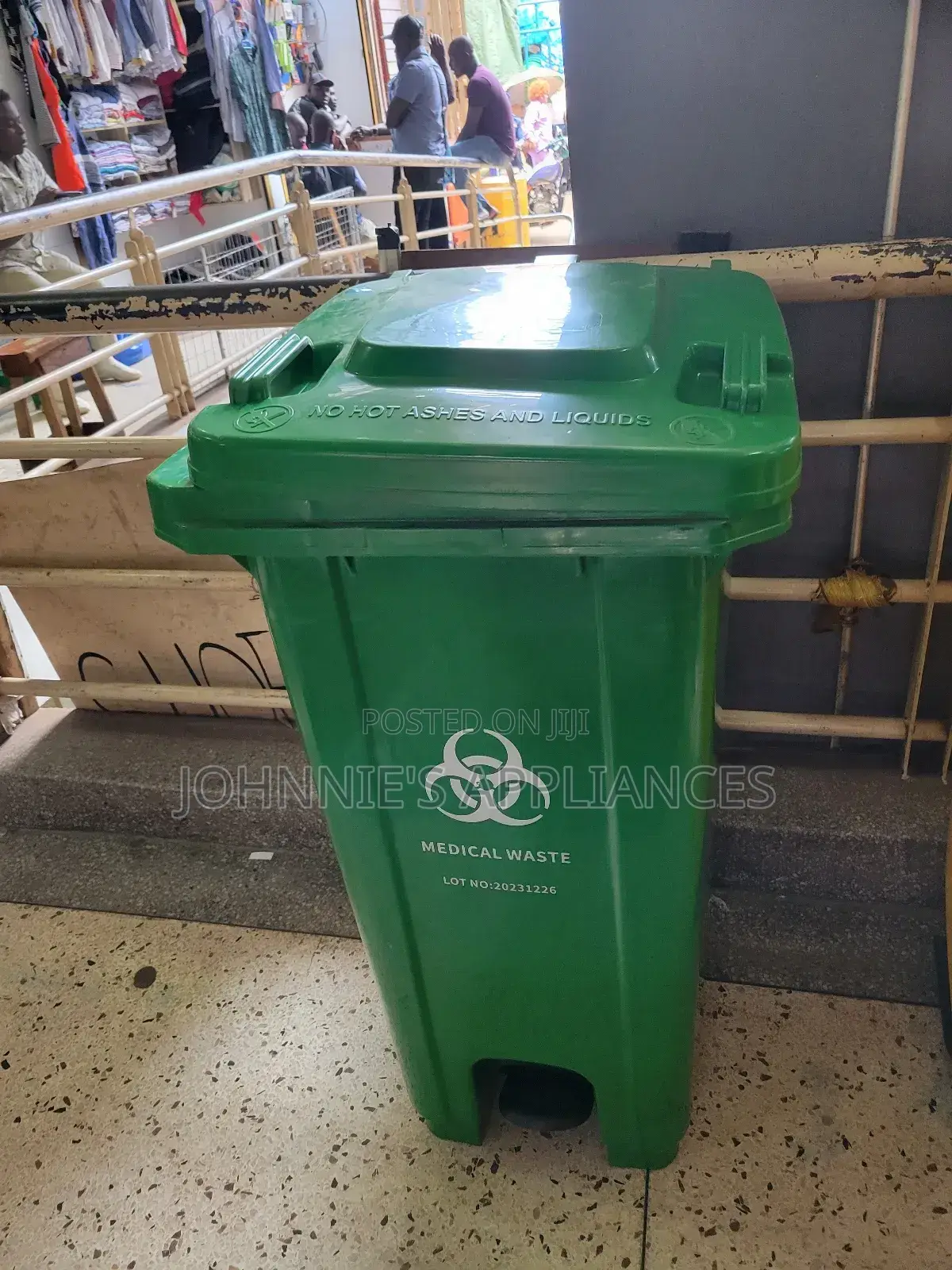 Medical Plastic Waste Bins With Wheels $ Peddle 120l