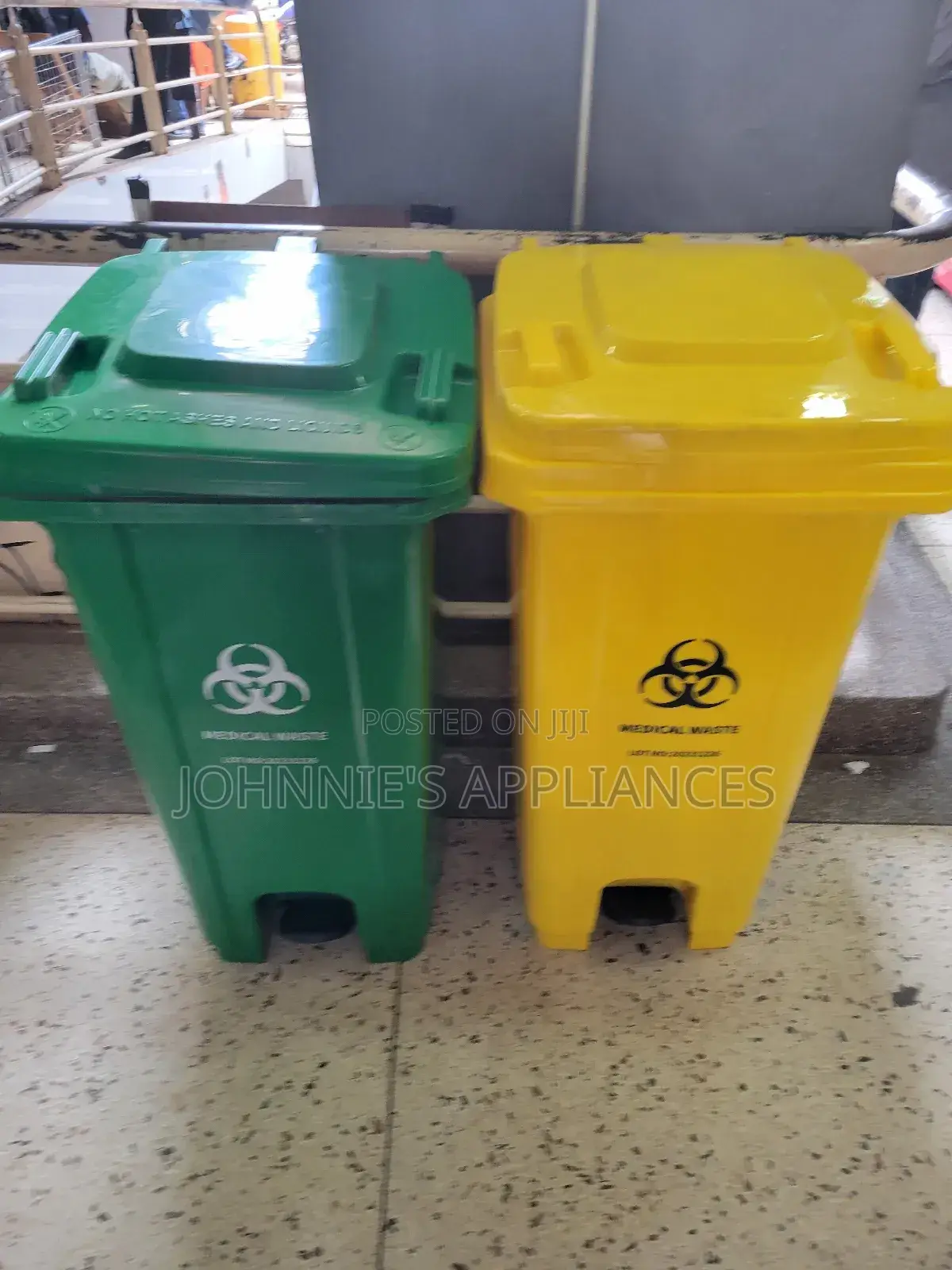 Medical Plastic Waste Bins With Wheels $ Peddle 120l
