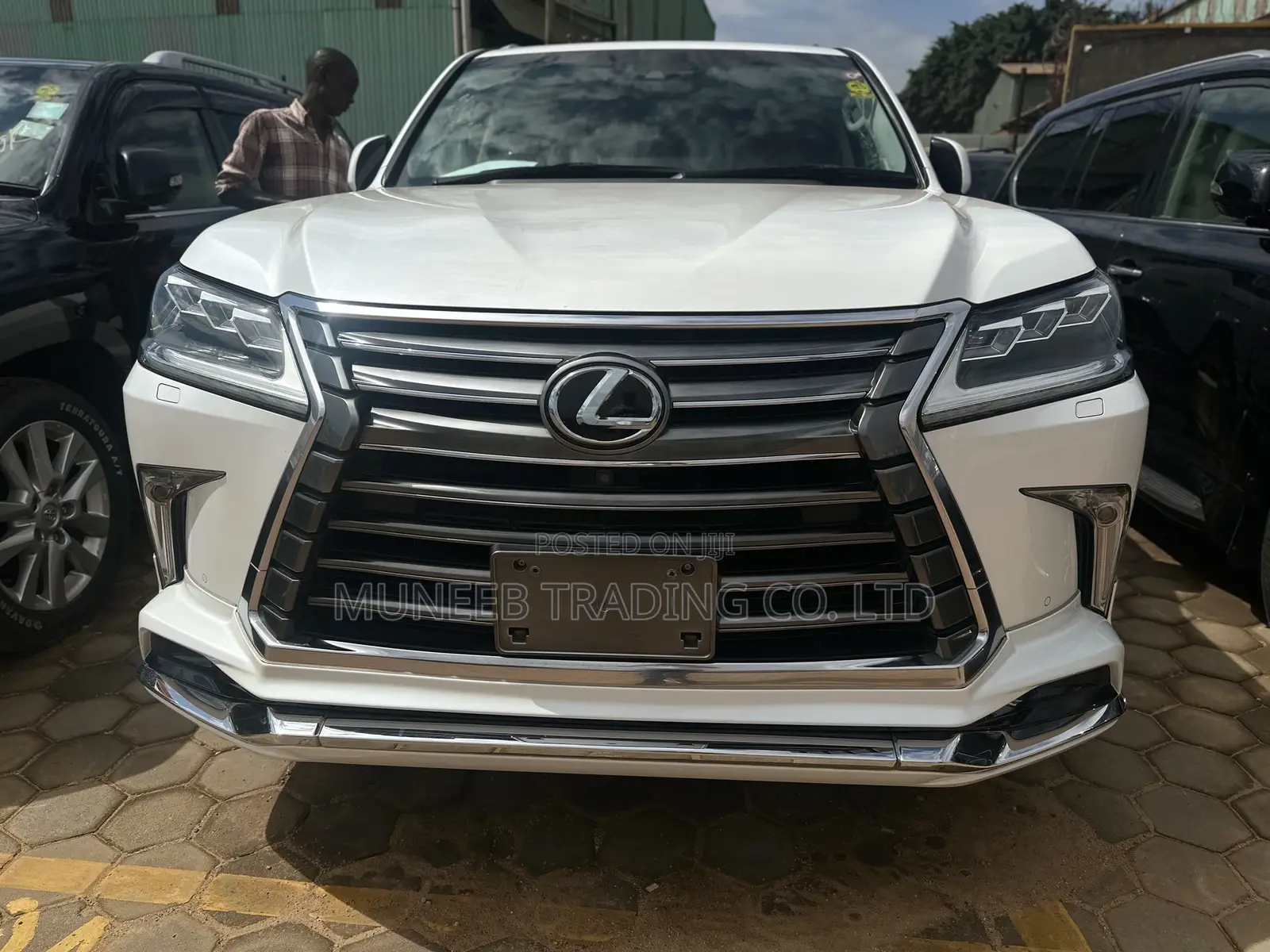 Lexus LX 570 AWD 2016 White