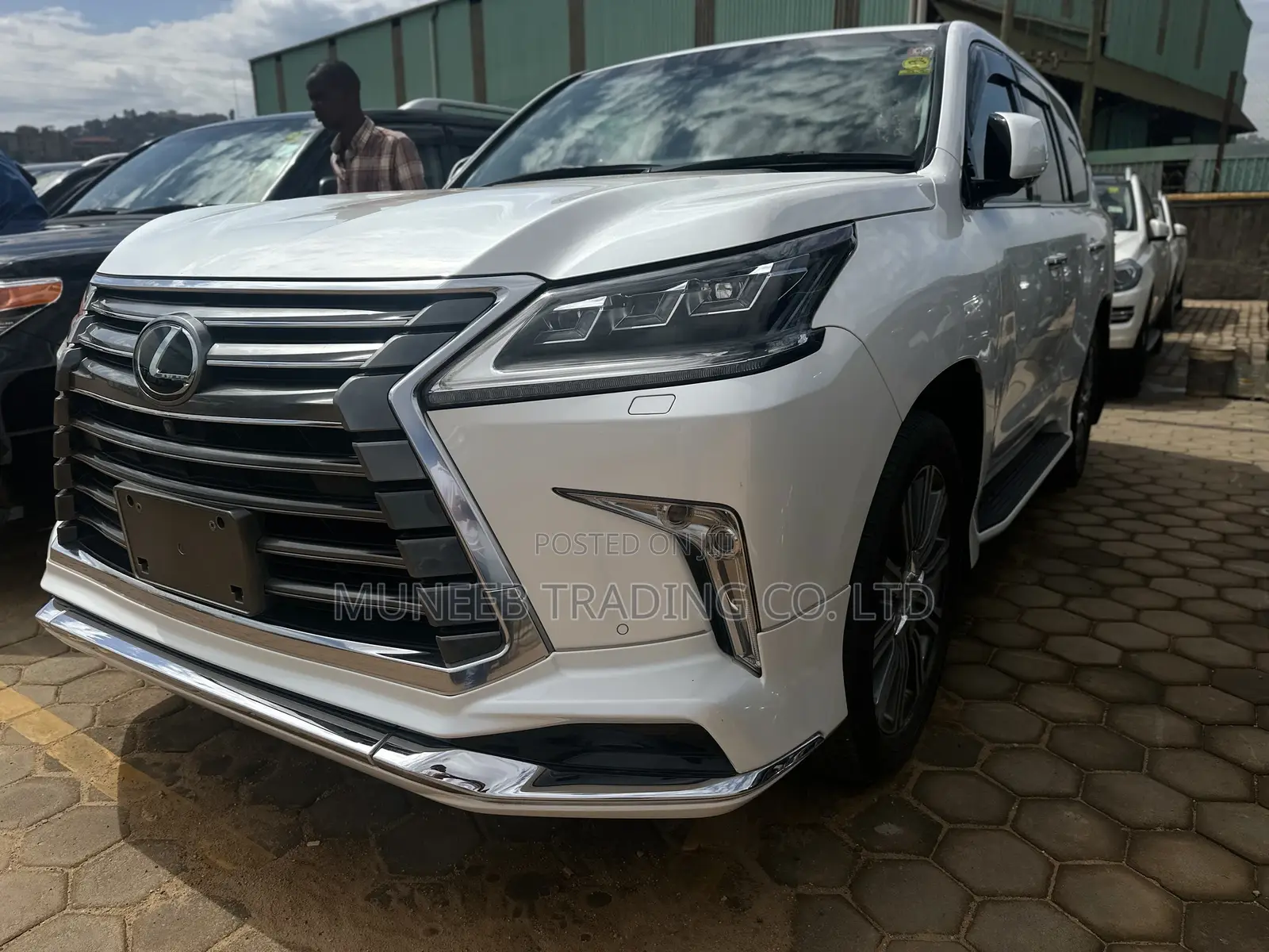 Lexus LX 570 AWD 2016 White