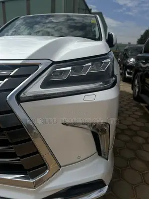 Lexus LX 570 AWD 2016 White