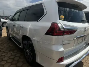 Lexus LX 570 AWD 2016 White