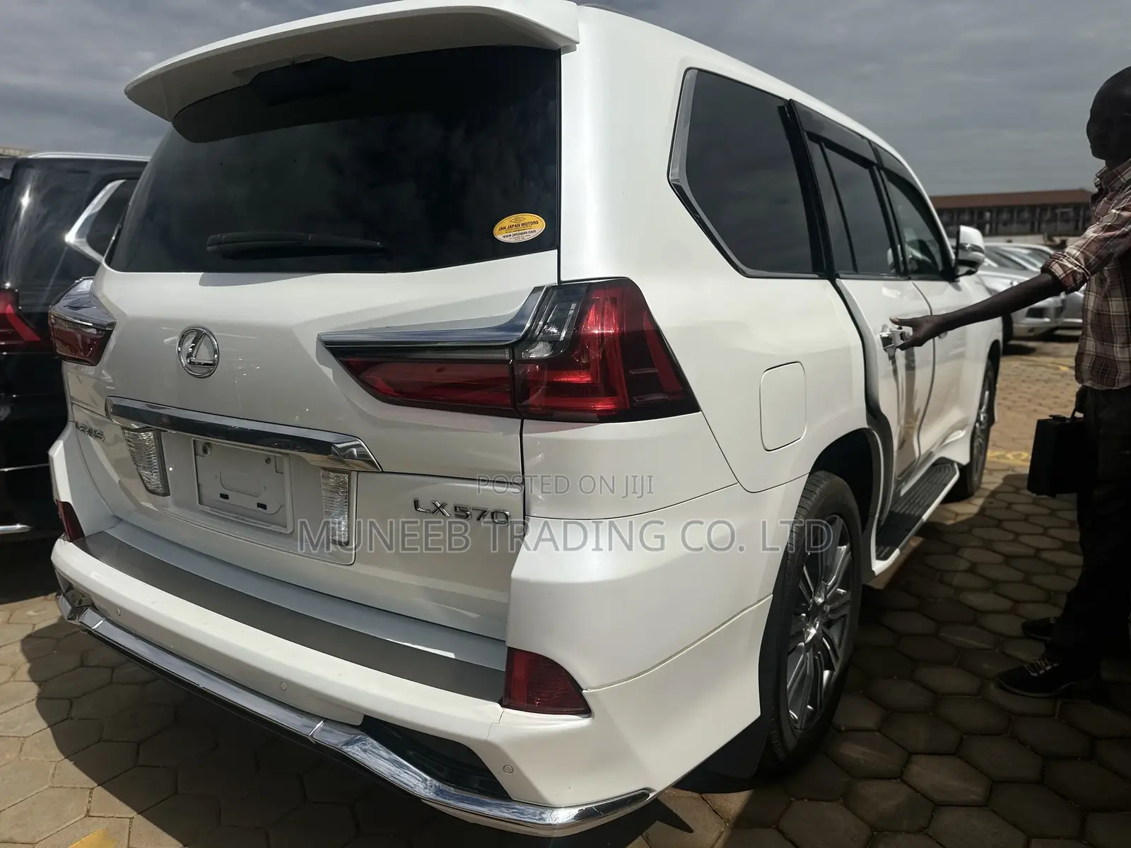 Lexus LX 570 AWD 2016 White