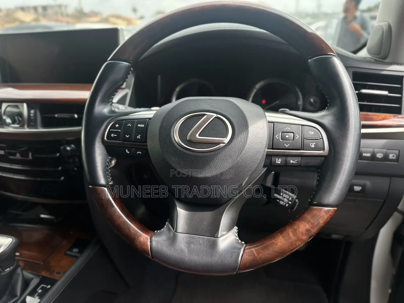 Lexus LX 570 AWD 2016 White