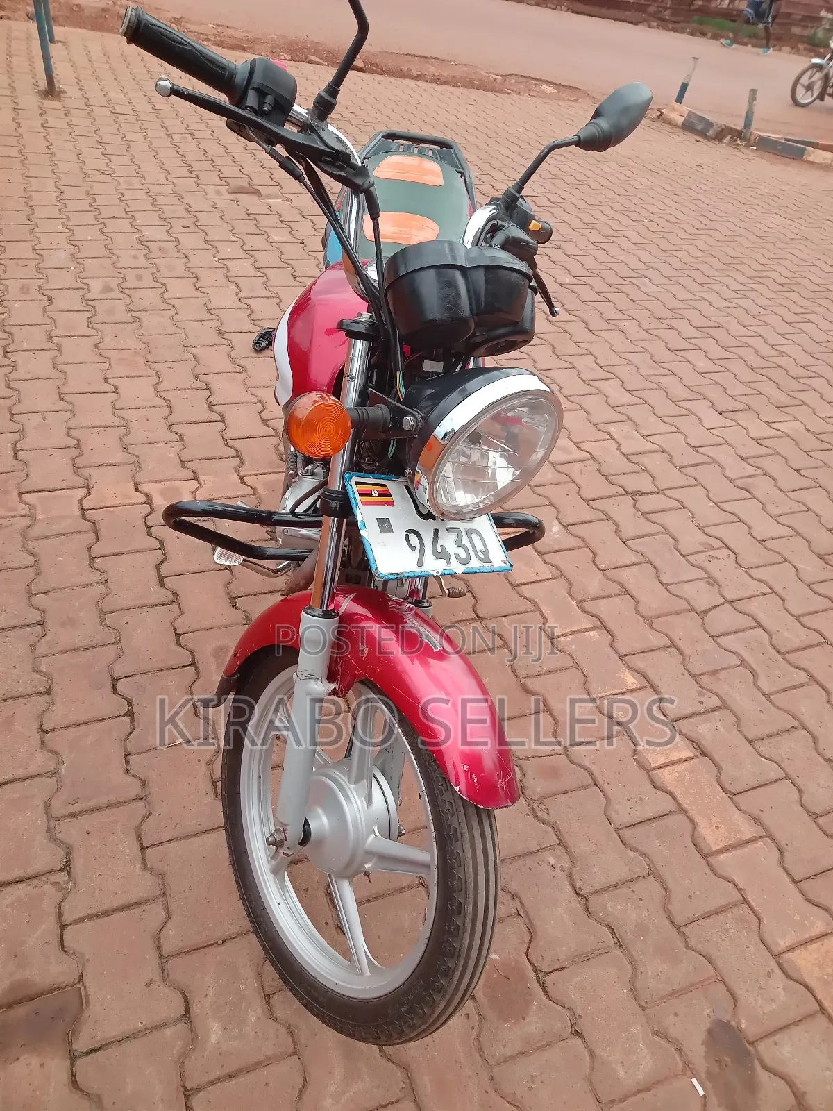 TVS HLX 125 2023 Red