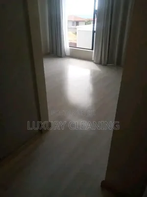House Floor Polishing and Cleaning in Detail