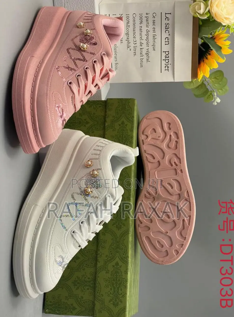 Classic Ladies Fashion Nova Sneakers