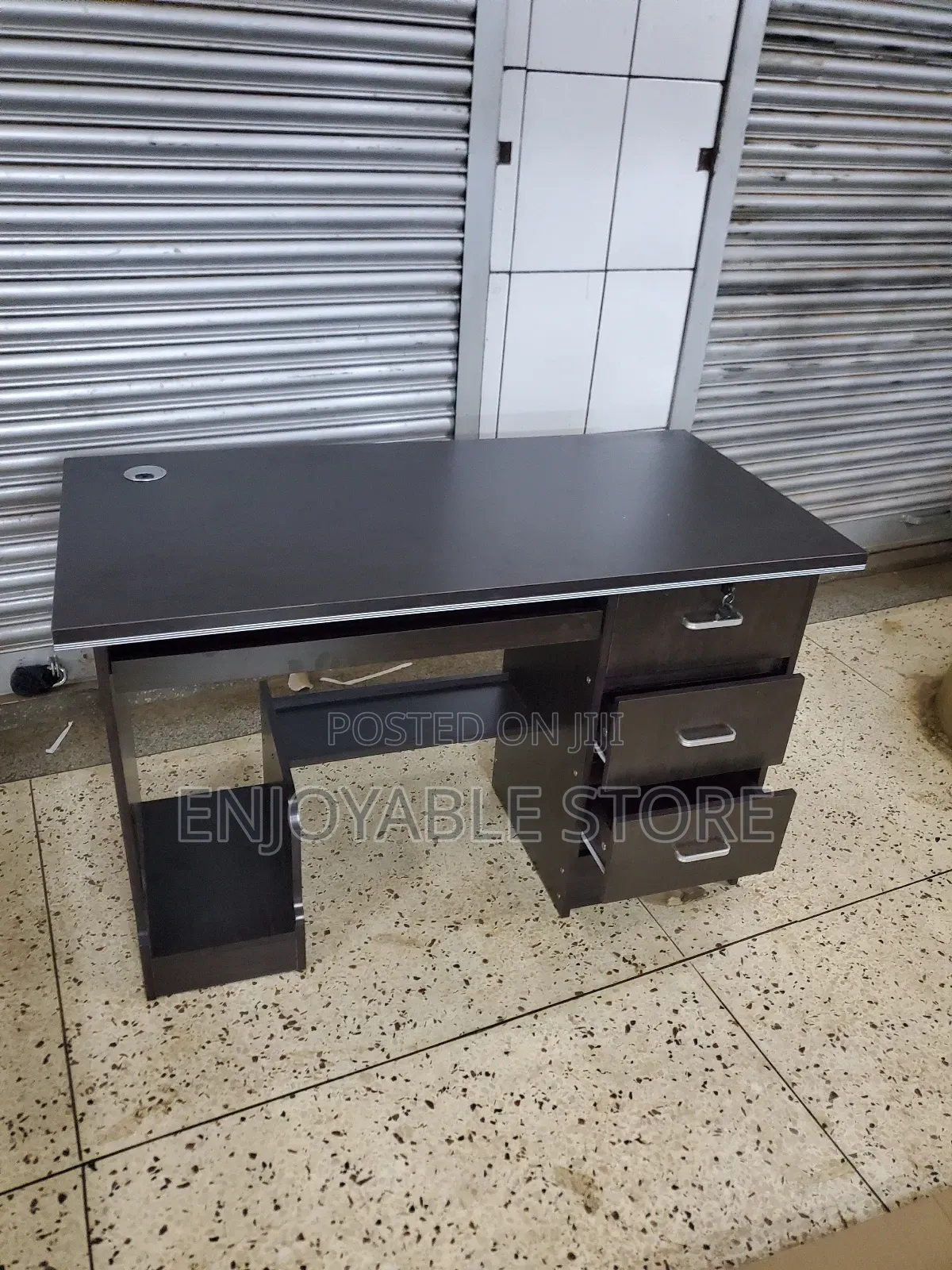 Modern Class Office Table With Space Computer