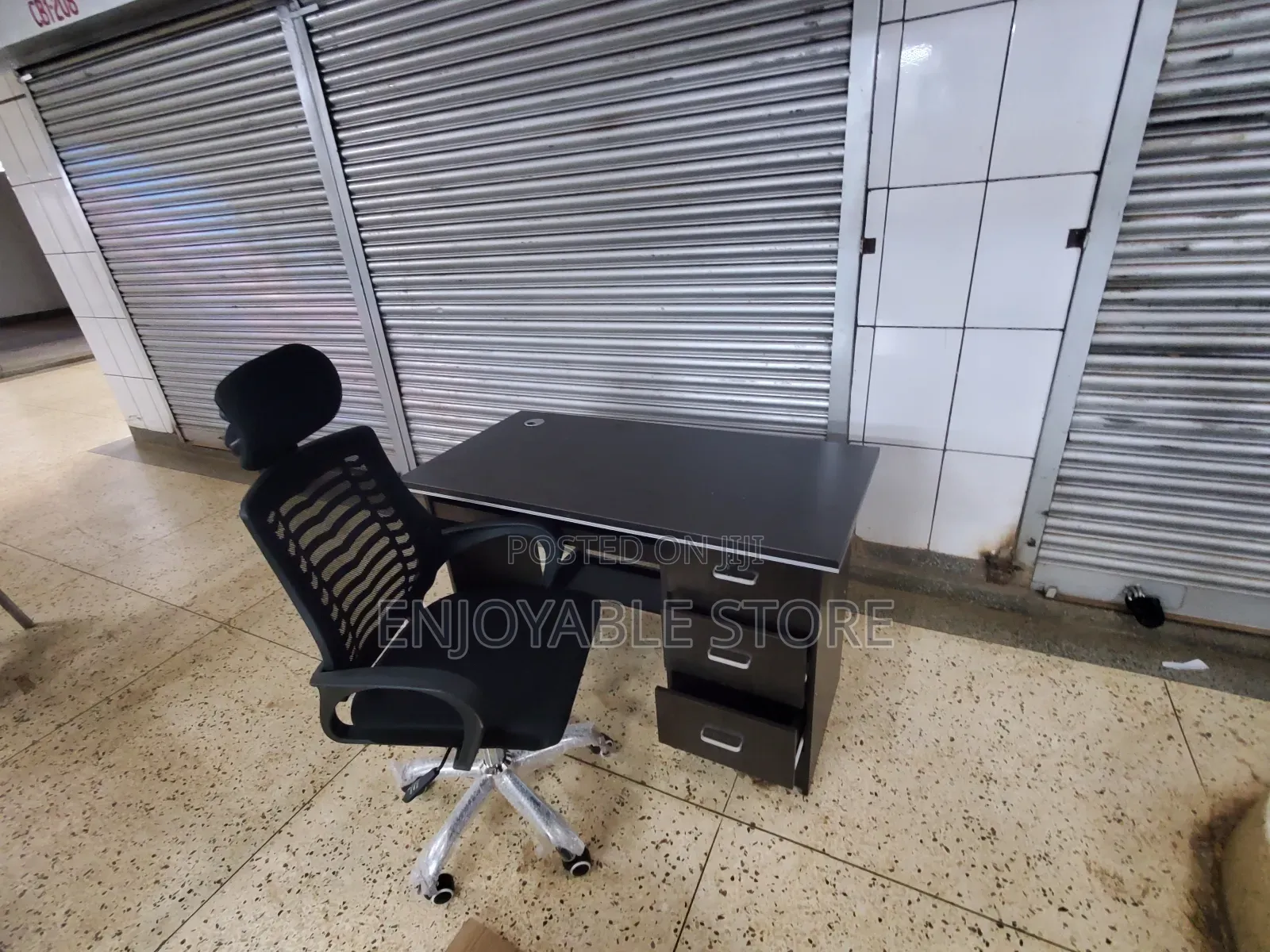 Executive Office Chair and Office Table