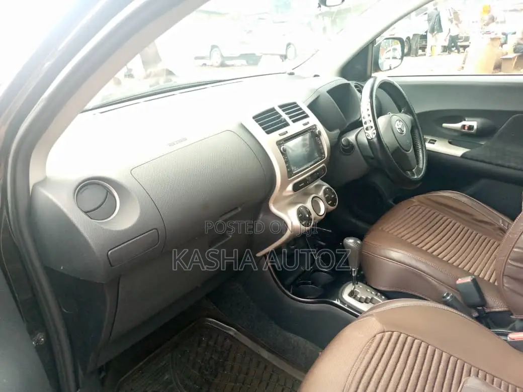 Toyota IST 2010 Black