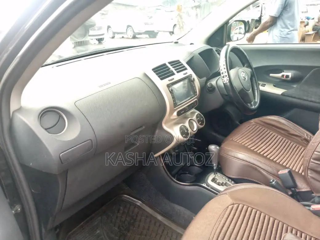 Toyota IST 2010 Black
